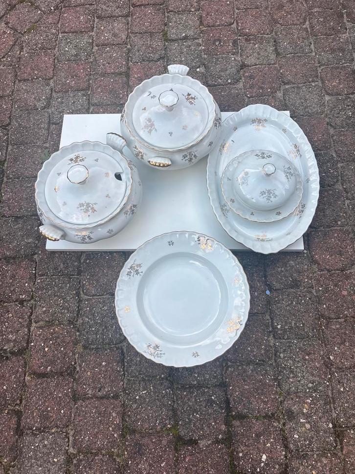 Servies: Borden, Schalen en Botervloot, Huis en Inrichting, Keuken | Servies, Gebruikt, Compleet servies, Overige stijlen, Aardewerk