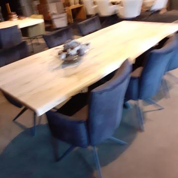 Eiken boomstam tafel,met 6 draaistoelen,360 gr.NIEUW. beschikbaar voor biedingen