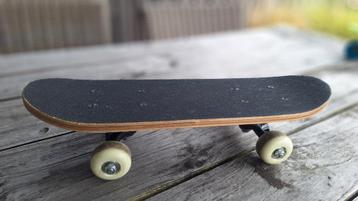 *** MOOI SKATEBOARD  *** beschikbaar voor biedingen