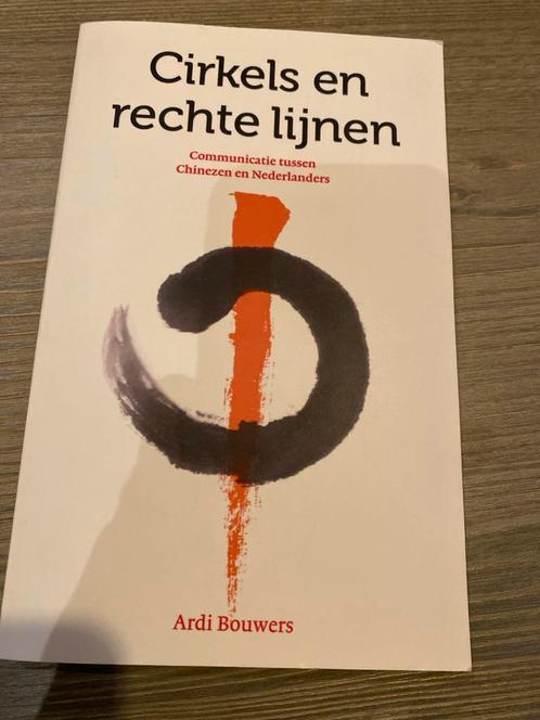 Ardi Bouwers - Cirkels en rechte lijnen, Boeken, Wetenschap, Zo goed als nieuw, Ophalen of Verzenden