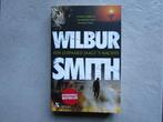 WILBUR SMITH --> Een luipaard jaagt 's nachts, Ophalen of Verzenden, Zo goed als nieuw, Wilbur Smith
