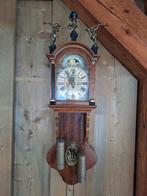 Antieke Friese Stoelklok met maanstand, Ophalen