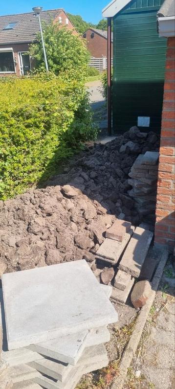 Gratis af te halen; schoon zwart zand +/- 4 kuub beschikbaar voor biedingen