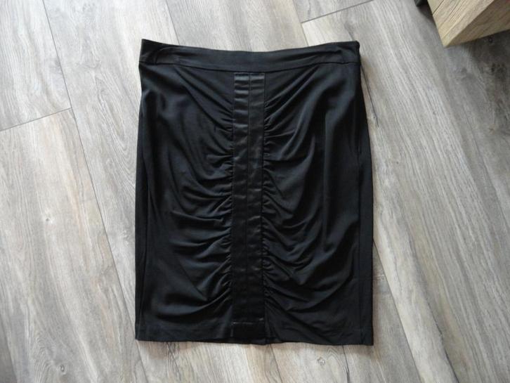 Chique elegante zwarte rok travel stretch stof mt 3 = 42 44, Kleding | Dames, Rokken, Zo goed als nieuw, Maat 42/44 (L), Zwart
