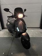 Vespa sprint matgrijs, Fietsen en Brommers, Scooters | Vespa, Ophalen of Verzenden, Zo goed als nieuw, Benzine