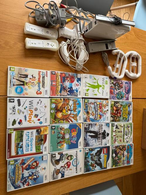 Nintendo Wii Console met Games & Accessoires, Spelcomputers en Games, Spelcomputers | Nintendo Wii, Gebruikt, Met 2 controllers