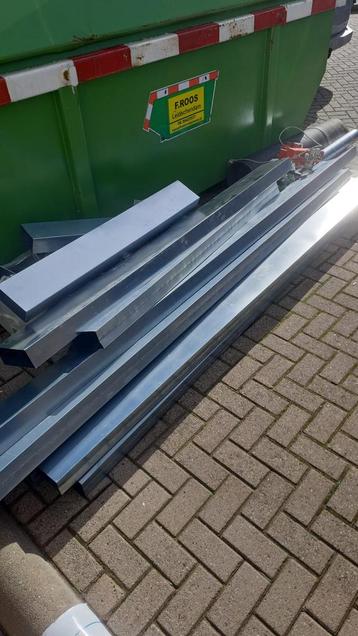 Gratis ophaaldienst oud inzer en metalen beschikbaar voor biedingen