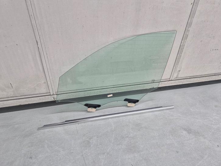 Mercedes GLC 2024 Ruit +Lijst Chroom dubbelglas, Auto-onderdelen, Ruiten en Toebehoren, Ophalen
