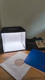 Opvouwbare fotostudio met 12 backdrops en draaipodium, Ophalen of Verzenden, Zo goed als nieuw