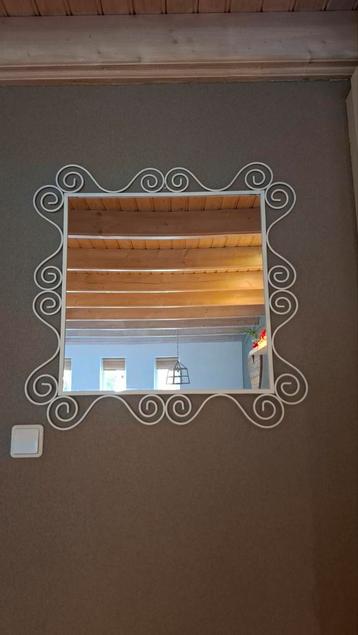 Spiegel met metalen frame - 72x72 cm beschikbaar voor biedingen