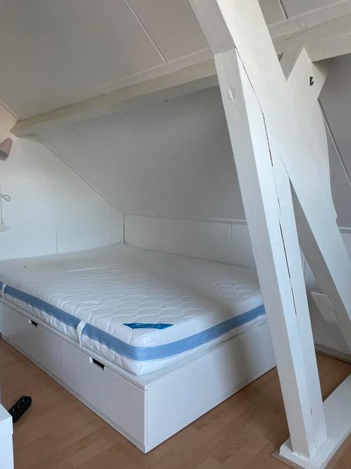 Ikea bed frame & mattress, Huis en Inrichting, Slaapkamer | Bedden, Zo goed als nieuw, Tweepersoons, 140 cm, 200 cm, Hout, Wit