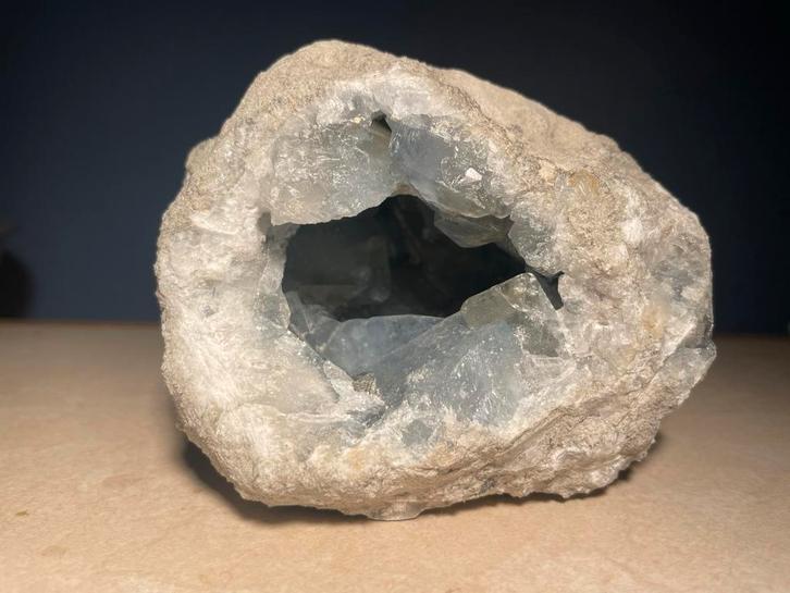 Blauwe Celestien Geode - Prachtig Exemplaar  1!, Verzamelen, Mineralen en Fossielen, Mineraal, Ophalen of Verzenden
