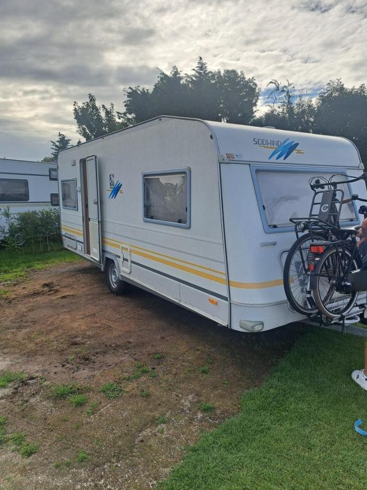 Caravan Knaus sudwind, Caravans en Kamperen, Caravans, Particulier, tot en met 6, 1000 - 1250 kg, Rondzit, Knaus, Stapelbed, Vast bed