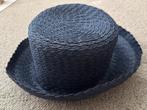 Donkerblauwe gevlochten dameshoed maat M, Kleding | Dames, Hoeden en Petten, Ophalen of Verzenden, Zo goed als nieuw, 56 of 57 cm (M, 7 of 7⅛ inch)