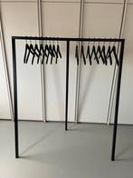 Hay loop stand kledingrek met hangers, Huis en Inrichting, Ophalen, Overige materialen, Gebruikt, 100 tot 150 cm