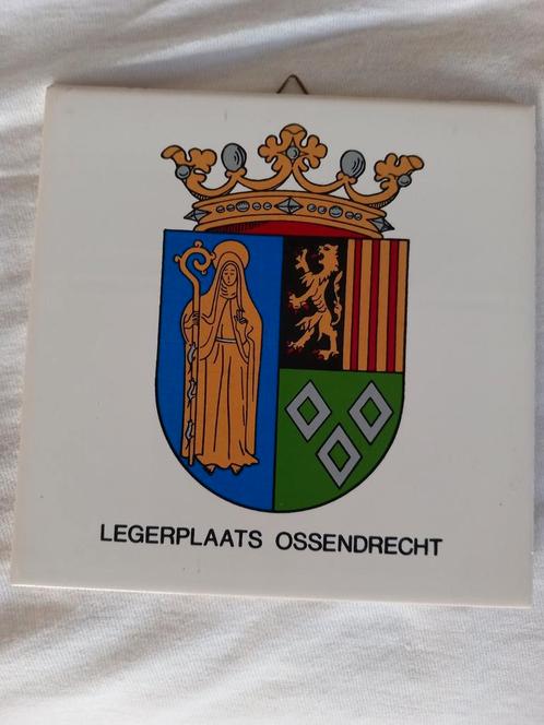 Fraaie tegel met opschrift Legerplaats Ossendrecht en wapen, Verzamelen, Militaria | Algemeen, Landmacht, Overige typen, Nederland