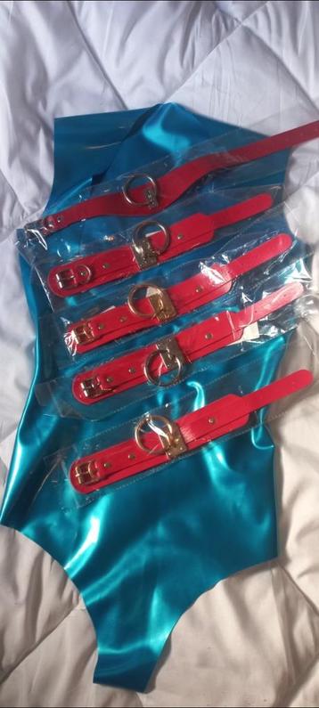 Latex body maat S metallic blauw cupless beschikbaar voor biedingen