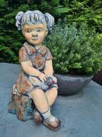 Tuinbeeld beton meisje met bloem, Tuin en Terras, Tuinbeelden, Ophalen of Verzenden, Zo goed als nieuw, Beton, Mensenbeeld