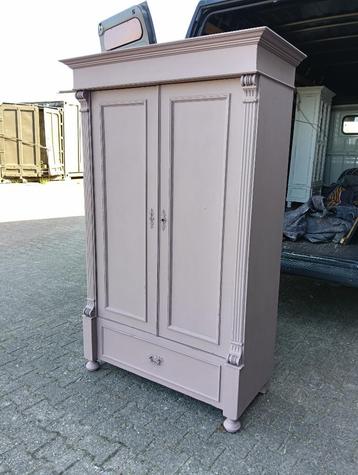 Fraaie oude antieke kast/brocante kast/kinderkamer/babykamer beschikbaar voor biedingen