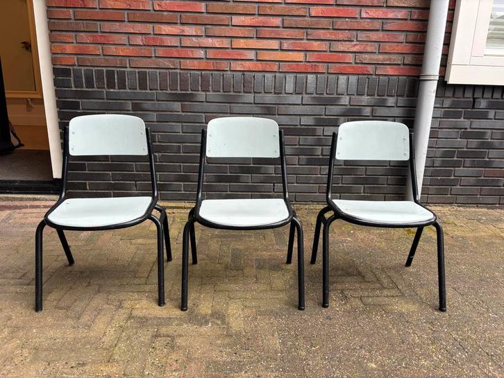 Ouderwetse schoolstoeltjes in een nieuw jasje!, Kinderen en Baby's, Kinderkamer | Tafels en Stoelen, Zo goed als nieuw, Ophalen
