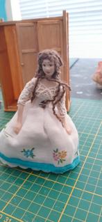 Poppenhuis poppen. Bieden., Verzamelen, Poppenhuizen en Toebehoren, Ophalen of Verzenden, Zo goed als nieuw, Poppenhuis