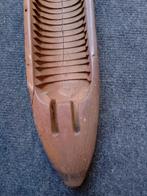 Antieke houten weef spoel, Ophalen