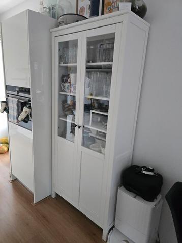 Keuken Kast met Glazen Deuren zgan goede staat beschikbaar voor biedingen
