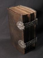Bijbel met dubbele sloten antiek zilver 1797. 1772, Antiek en Kunst, Antiek | Boeken en Bijbels, Ophalen of Verzenden