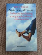 Boek: Niets moet, alles mag (Kees Roest), Boeken, Ophalen of Verzenden, Zo goed als nieuw, Kees Roest