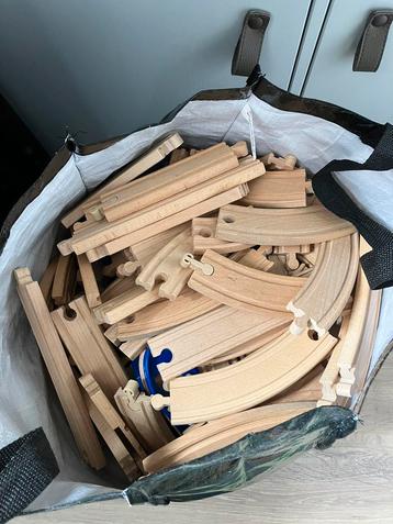 Treinbaan hout beschikbaar voor biedingen