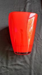 2 verschillende mooievazen, Ophalen of Verzenden, Rood, Glas, Minder dan 50 cm