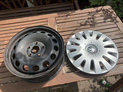 Volkswagen 16” stalen velgen + wieldoppen (4 stuks), Auto diversen, Wieldoppen, Zo goed als nieuw, Ophalen of Verzenden