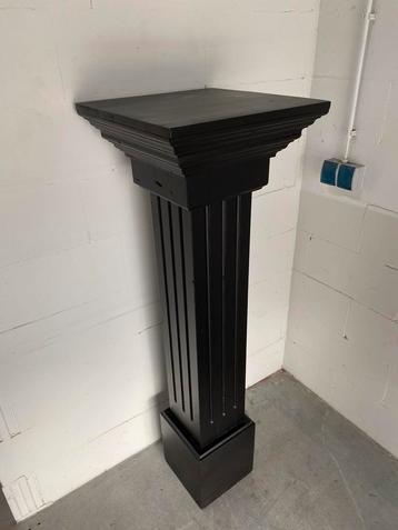 2 Grote Vintage Zuil Sokkel Plantentafel  beschikbaar voor biedingen