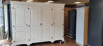 Kledingkasten landelijke brocante garderobe slaapkamerkasten beschikbaar voor biedingen
