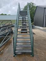 Stalen trap met bordes groen. Hoog 3,2 mtr. Nob086, Doe-het-zelf en Verbouw, Ophalen, Zo goed als nieuw, 2 tot 4 meter