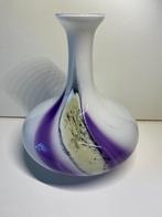 Sierlijke melkglazen vaas met uitvloeiende kleuren, Overige kleuren, Ophalen of Verzenden, Minder dan 50 cm, Glas