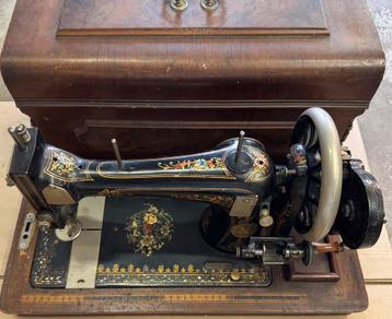 Vintage NAUMANN Duitse handmatige handcrank naaimachine beschikbaar voor biedingen