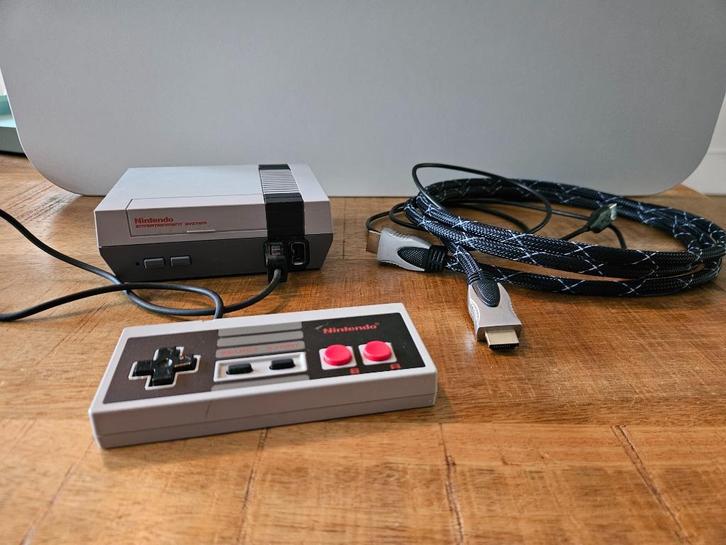 Nintendo Classic Mini: NES, Spelcomputers en Games, Spelcomputers | Nintendo NES, Gebruikt, Met 1 controller, Met games, Ophalen of Verzenden
