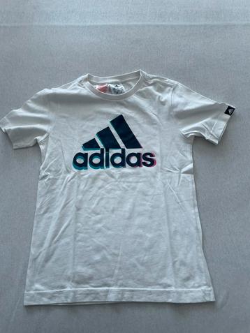Adidas t-shirt beschikbaar voor biedingen