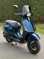 Vespa Sprint 2022 e5 ~ Custom Midnight Blue, Fietsen en Brommers, Brommers | Vespa, Ophalen, Overige modellen, Zo goed als nieuw