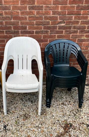Gratis tuinstoelen beschikbaar voor biedingen