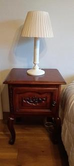 Houten Nachtkastje met Deur, Huis en Inrichting, Slaapkamer | Nachtkastjes, Ophalen, Minder dan 45 cm