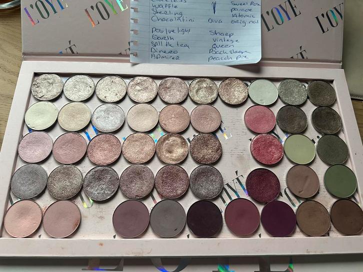 Maxi pallets loye kleuren en losse pallets, Sieraden, Tassen en Uiterlijk, Uiterlijk | Cosmetica en Make-up, Zo goed als nieuw