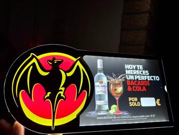 Lichtreclame Bacardi beschikbaar voor biedingen