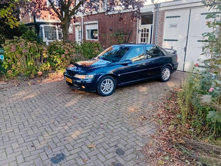 Opel Vectra 1.8-16V Sport Edition II 83450 klm n.a.p. Apk ni, Auto's, Opel, Bedrijf, Te koop, Vectra, ABS, Airbags, Airconditioning