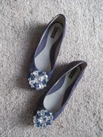 DAMESSCHOENEN Blauw suéde met mooie decoratie maat 37 € 20, Pumps, Blauw, Nieuw, Ophalen of Verzenden