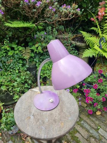 Vintage bureaulamp paars lavendel beschikbaar voor biedingen