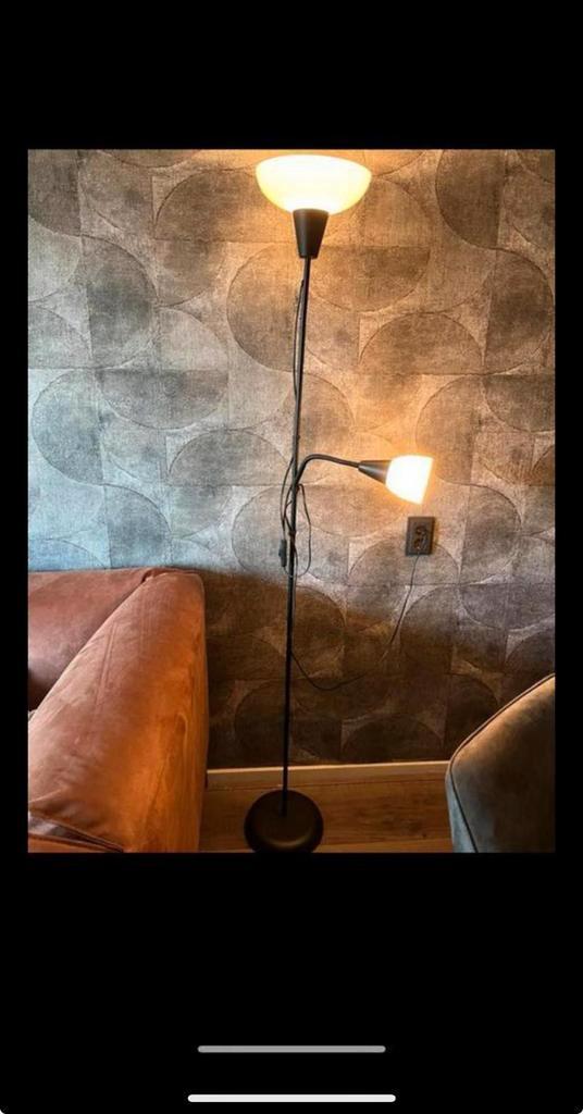 Staande lamp met leeslamp, Huis en Inrichting, Lampen | Vloerlampen, Zo goed als nieuw, 150 tot 200 cm, Glas, Metaal, Ophalen of Verzenden