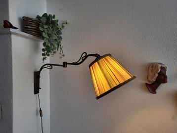 Leuke vintage verstelbare wandlamp koper. 