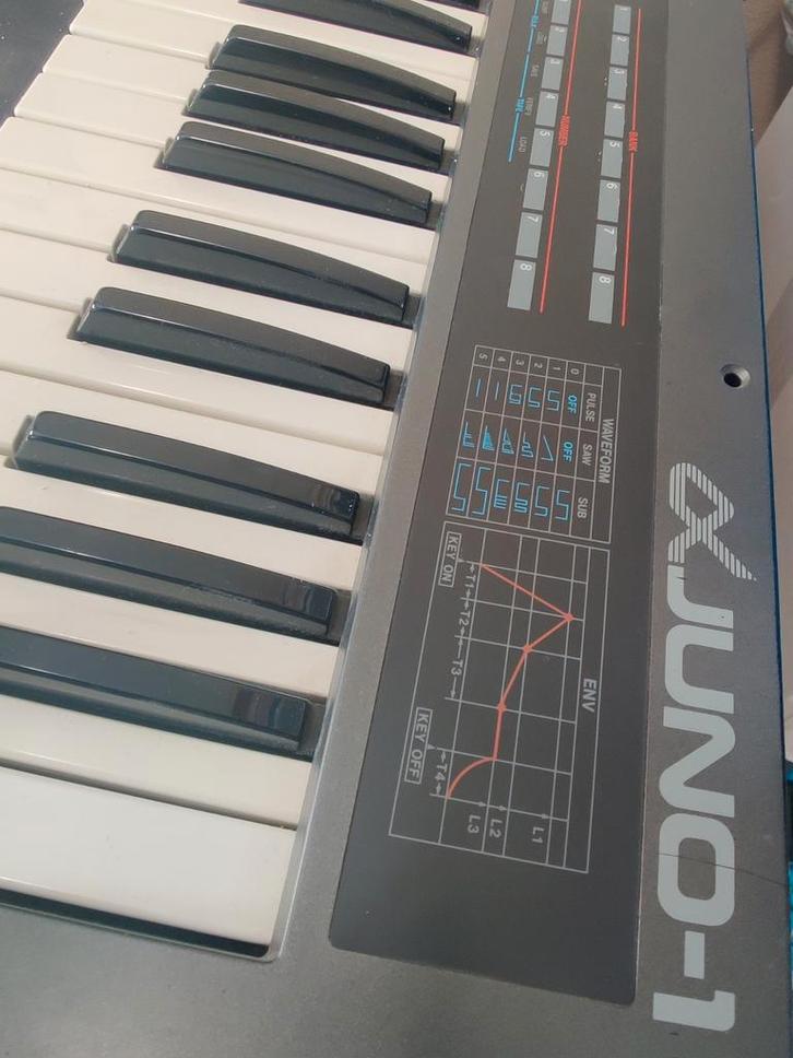 Roland Juno-1 Synthesizer - Vintage Klassieker!, Muziek en Instrumenten, Synthesizers, Gebruikt, 61 toetsen, Roland, Met midi-aansluiting